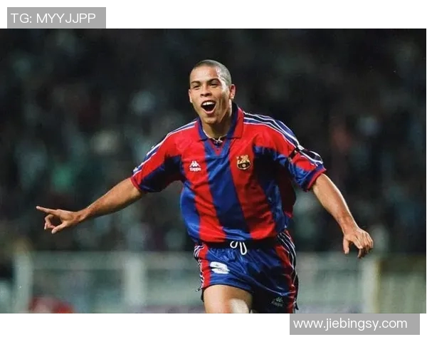 现役足球明星历史排名分析与讨论探讨他们的成就与影响力