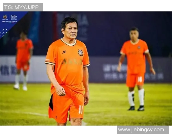 从绿茵场到人生新篇足球明星的转行之路与梦想追寻