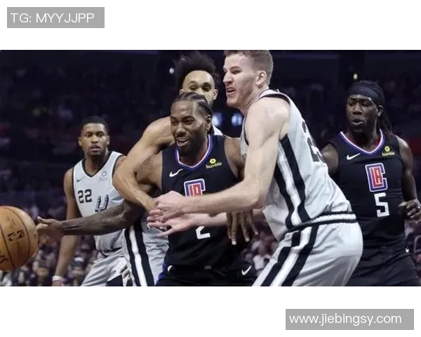 德罗赞领衔马刺对决快船展现全能球技与团队配合的精彩较量