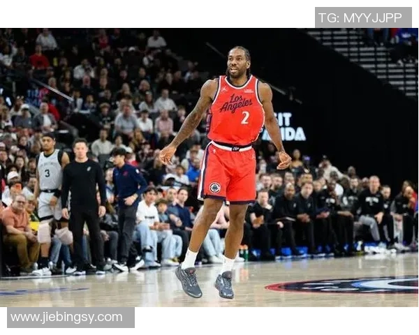 科怀伦纳德的篮球之路:从天才新秀到NBA超级巨星的蜕变与荣耀 科怀伦纳德的篮球之路:从天才新秀到NBA超级巨星的蜕变与荣耀